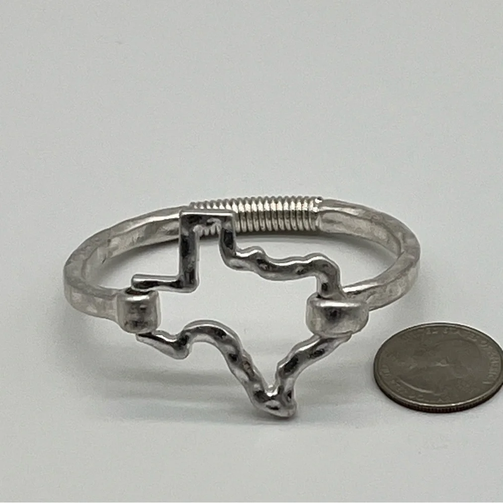 Silver Tone Texas Shape Easy Clasp Bracelet Large Design Spring Flexible